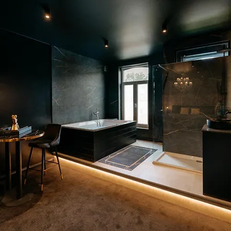 De Luxe Avec Wellness Villa