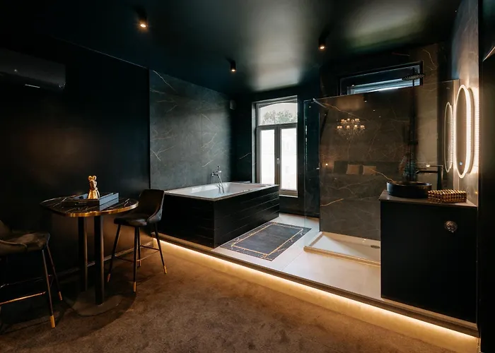 De Luxe Avec Wellness Villa